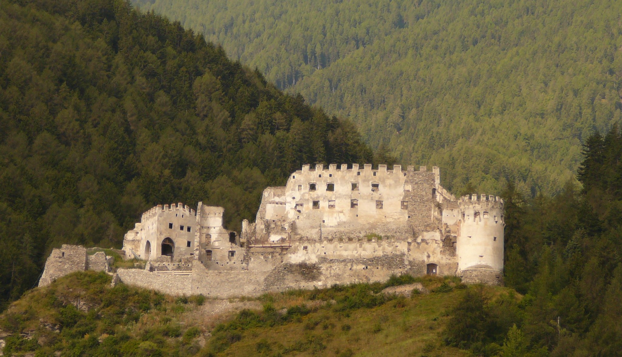Castello Montechiaro / Burgruine Lichtenberg, Außenansicht