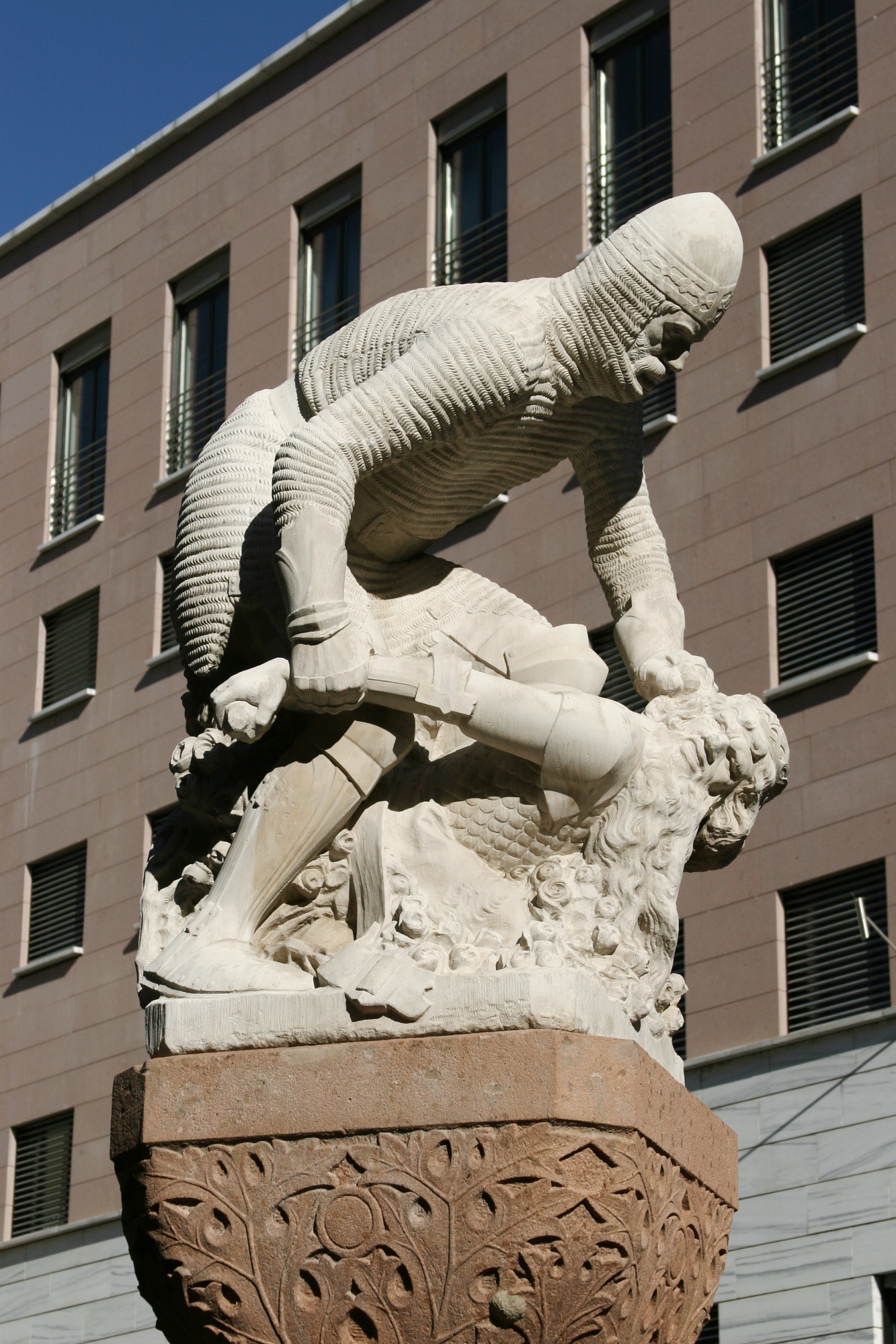 Laurin fountain in Bolzano – Herbert Ortner – Dietrich fighting Laurin